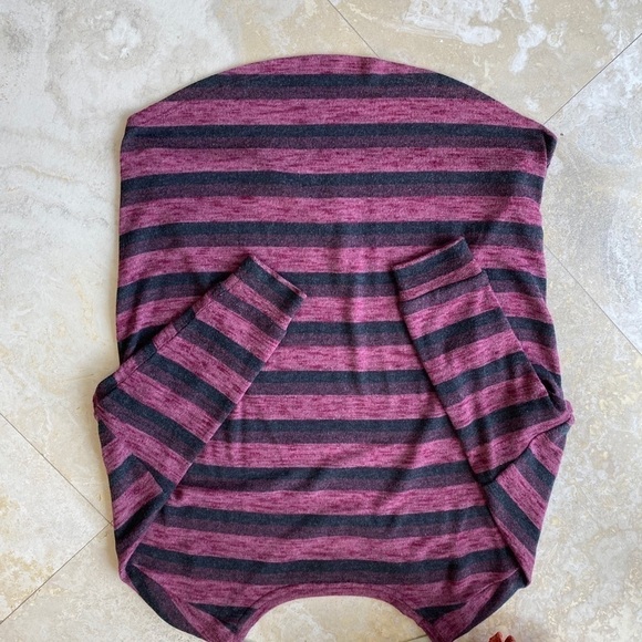 3 / $12 💖 American Eagle burgundy and gray Knit S - Picture 7 of 7